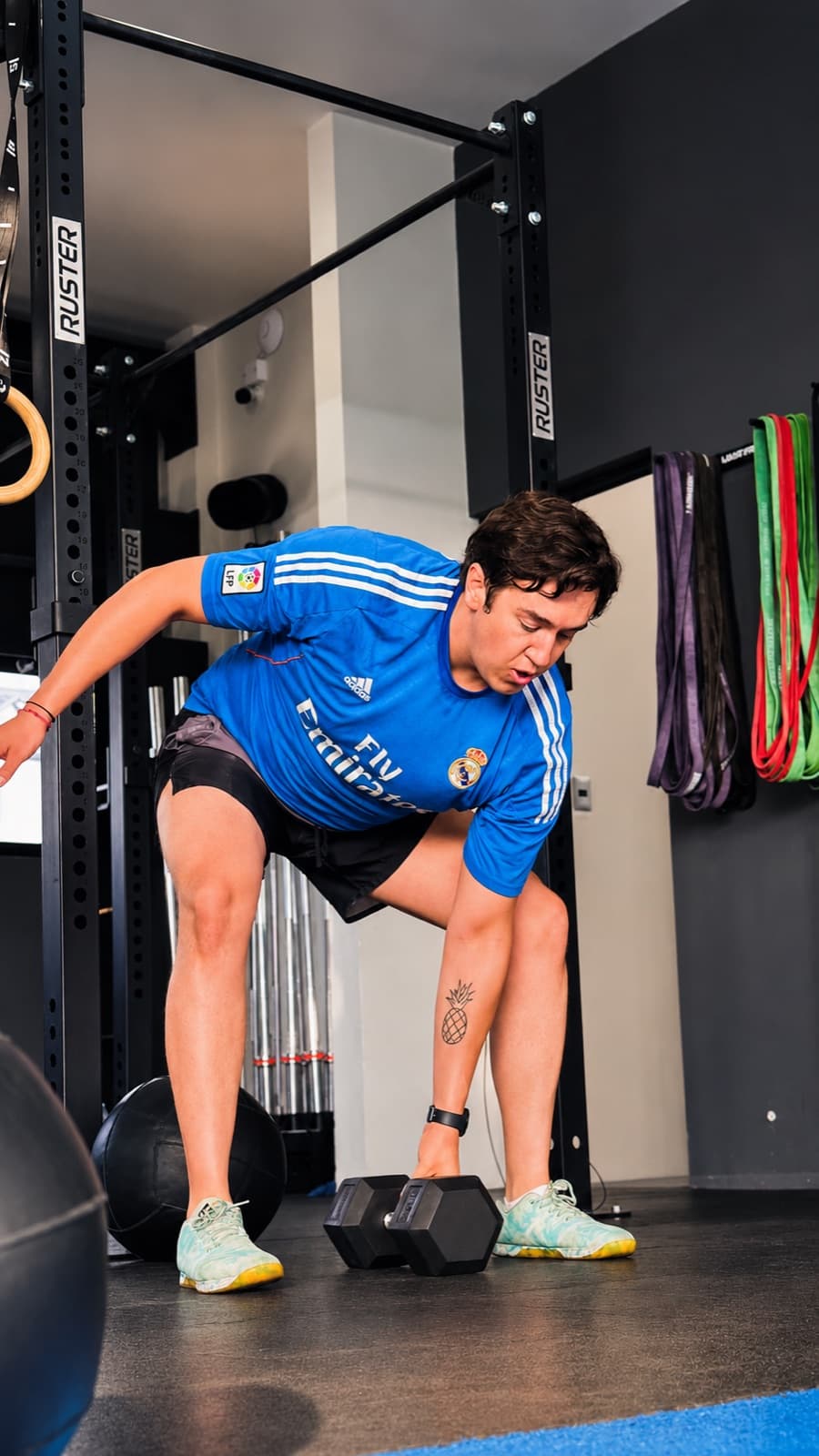 Entrenamiento con mancuerna en NEXUS Sport